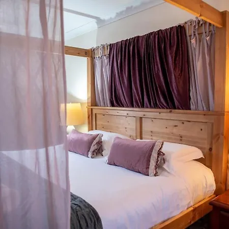 Wild Oats 6, Yellowtop Country Park